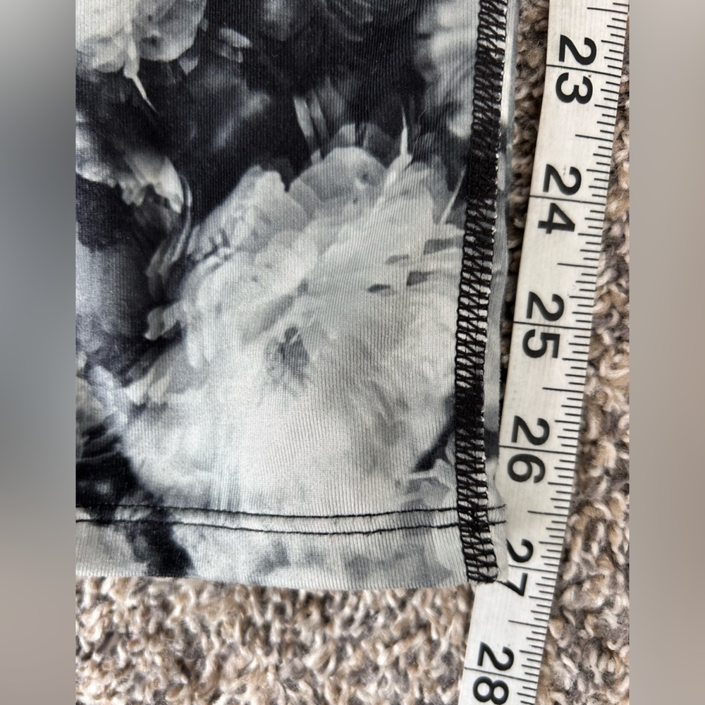 Athleta Like New Floral Black and Gray Super Soft Leggings Size Medium - Picture 6 of 8